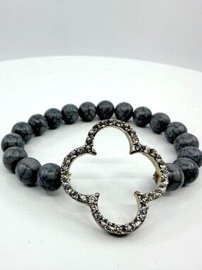 Vintage Style Grey Crackle Bead Bracelet with Rhinestone Clover Charm Classic
